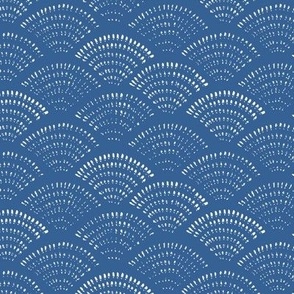 dotted scallop blue in Large scale