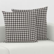 Houndstooth Echo (medium) in black and ivory white