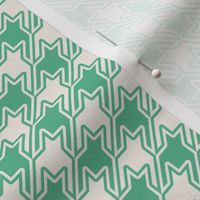 Houndstooth Echo (medium) in green and ivory white