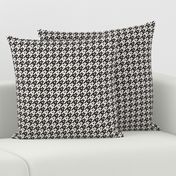Houndstooth Double (medium) in black and ivory white