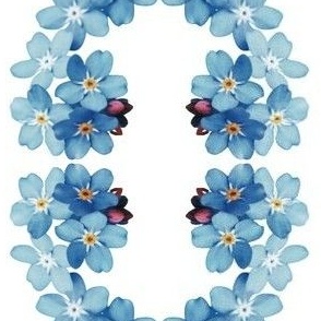 guirlande de fleurettes bleues sur fond blanc