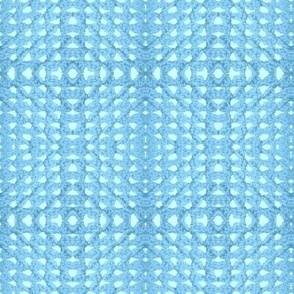 crochet en laine bleue sur fond turquoise