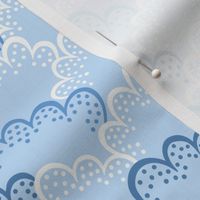 Dotted clouds/shades of blue/medium 