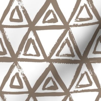 Loose Triangles - brown/white