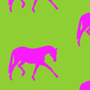 HORSE HORSES
HOT  TO TROT
PINK ON GREEN
_9502