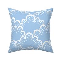 dotted clouds / medium blue and white / jumbo