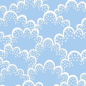 dotted clouds / medium blue and white / jumbo