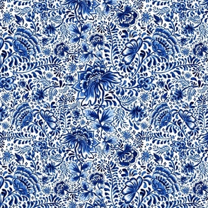 Delft blue Indian trailing flowers | oriental chinoiserie floral | cobalt / ultramarine / navy blue on white background | 12'' large