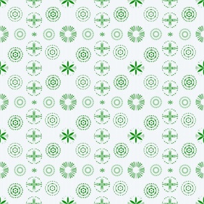 (S) Green & White_Lovely Winter Holiday Christmas Bauble Design