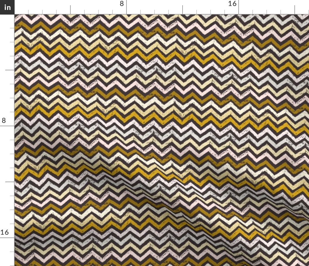 chalk zigzag on dark brown | small