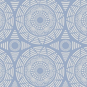 relaxing radial in blue and white