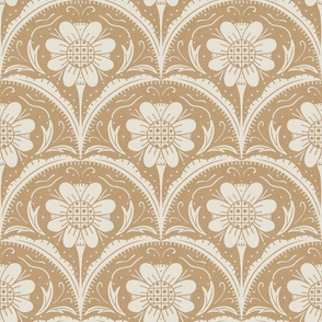 Flower scallop in beige and white