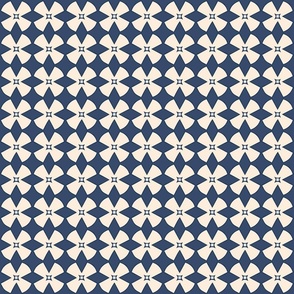 Quatrefoil 4 Petal Circle Quilt - navy blue and white