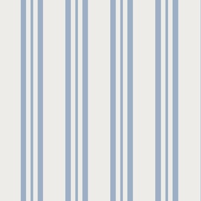 Parallel Lines: white Thick and light blue Thin