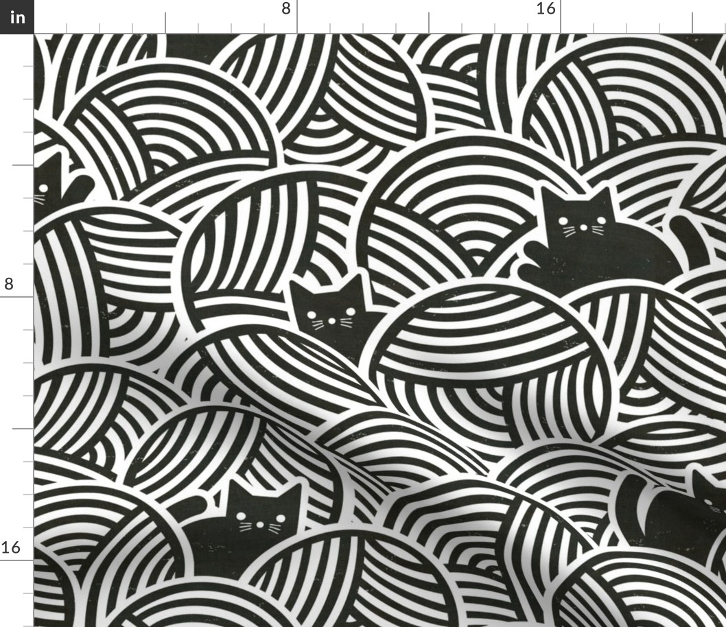 L - Yarn Cats Black & White