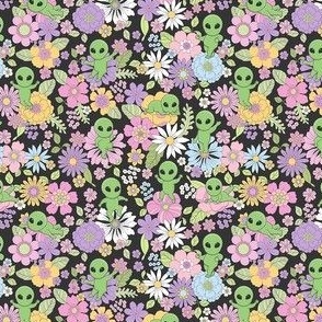 Cute Aliens with Flowers - Ditsy Scale - Charcoal Background Novelty Pastel Floral Space Kid Girl Little Green Men