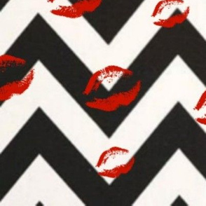 Kissin' Chevron Black and Red