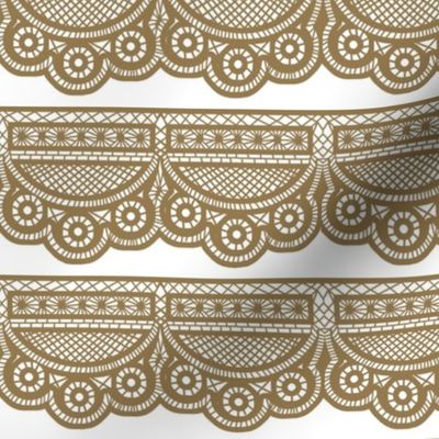 Triple Scalloped Lace in Coffee Brown on White