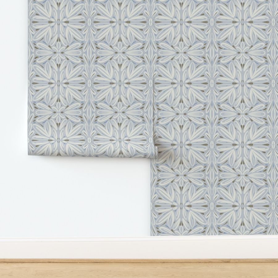 Abstract symmetrical floral | Light beige on silver grey