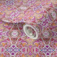 Criss Cross Paisley Toss Tangle