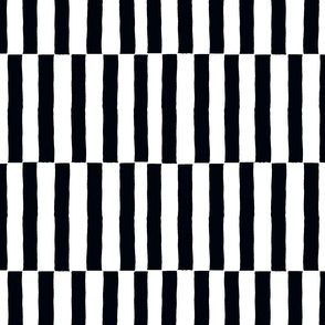 Vertical Offset checker stripes in black and white