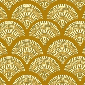 Decorative gold scallop
