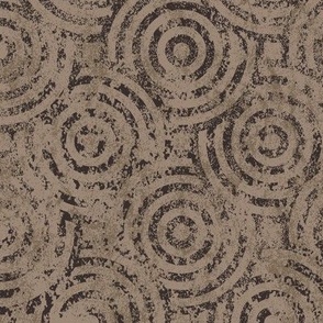 Overlapping Textured Bull's Eye Pattern - Brown