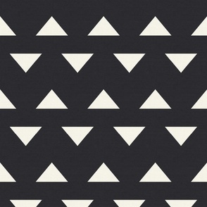 Southwest Monochrome Triangles Black/ Off White M