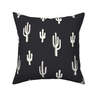 Minimal Cactus Off White/ Black (M)