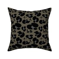 spots - leopard - grey sand