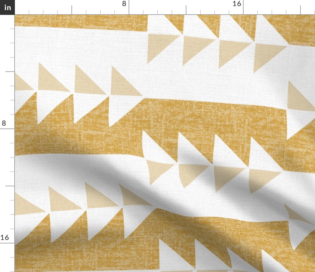Triangle Arrow Quilt // Yellow and White