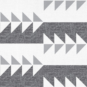Triangle Arrow Quilt //Gray and White