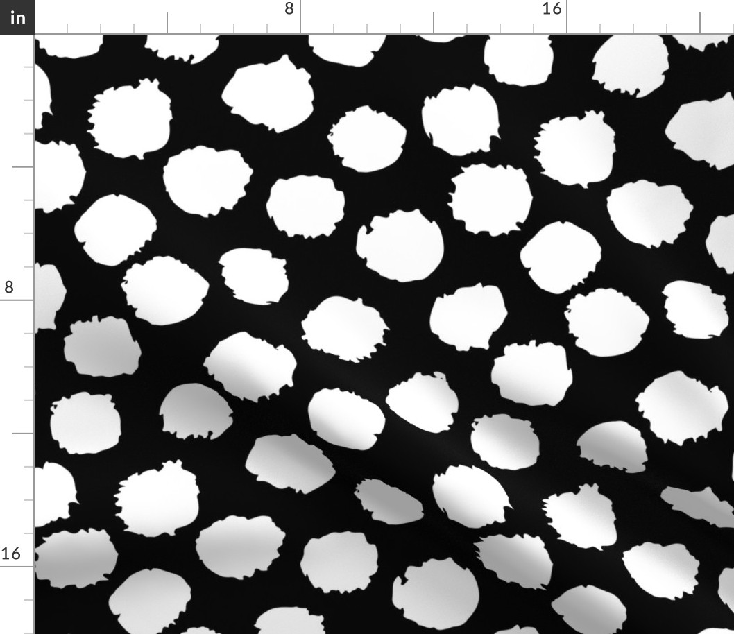 Dotty Roar Spots (jumbo), black and white