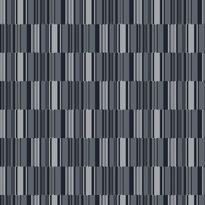 (M)Blocked Stripes, Shuttle Grey, Mid Scale
