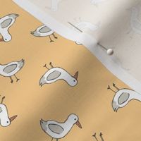 Little summer seagulls - Freehand messy outlines sea shore animals honey yellow