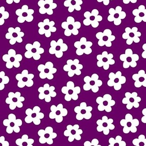 FS White Retro Daisy Flowers on Purple