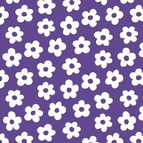 FS White Retro Daisy Flowers on Ultra Violet