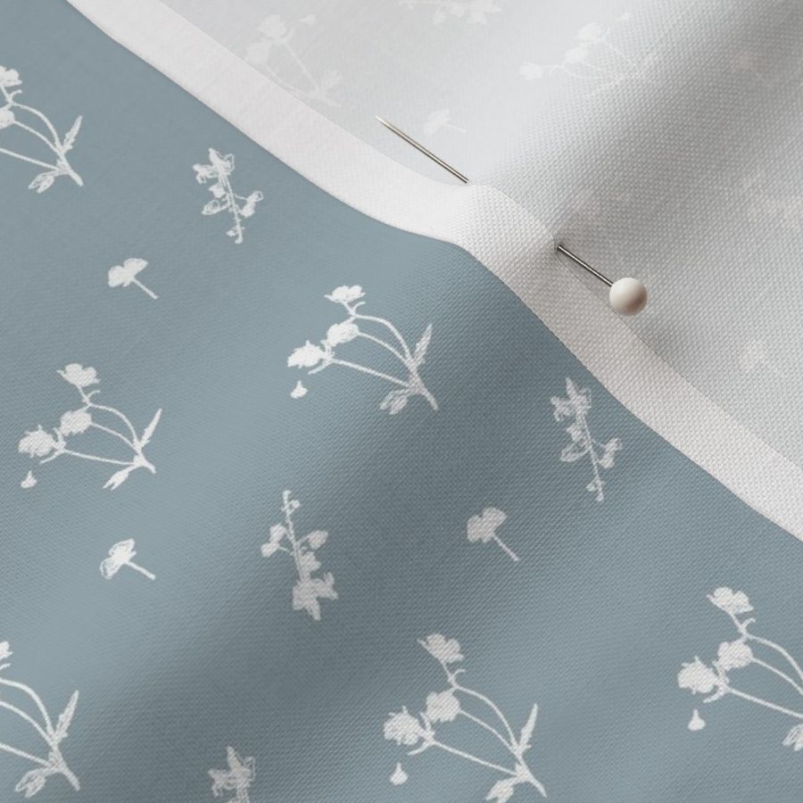 Ditsy flower soft blue