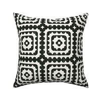 granny square l black white