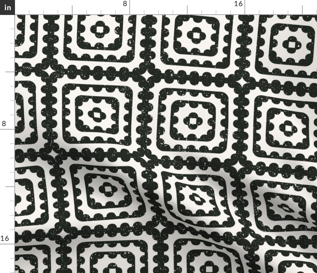 granny square l black white