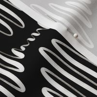 Squiggle line diamond waves - white and black (medium)