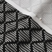 Squiggle line diamond waves - white and black (mini)