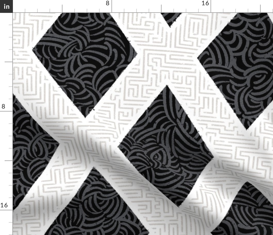 Large Diamonds_Dark Curves on White Maze_Black and White Collection