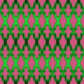 Faux Woven Quatrefoil Green on Pink