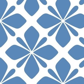 Classic Tiled Floral Geometric in White and Light Navy - Large - Hamptons Geometric, Navy and White Geometric, Classic Navy Geometric