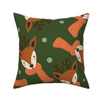 (L) Cute cozy deers natural Christmas on green