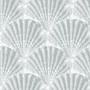 cool grey_ sea shell