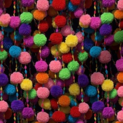 Colorful PomPom Garlands - Rainbow Pom Pom Pattern