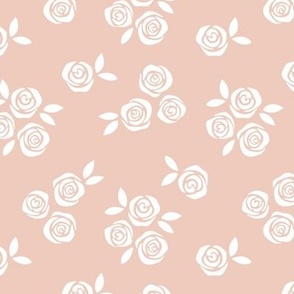 Ditsy flowers valentine' day - Rose blossom garden vintage summer flowers design white on blush 