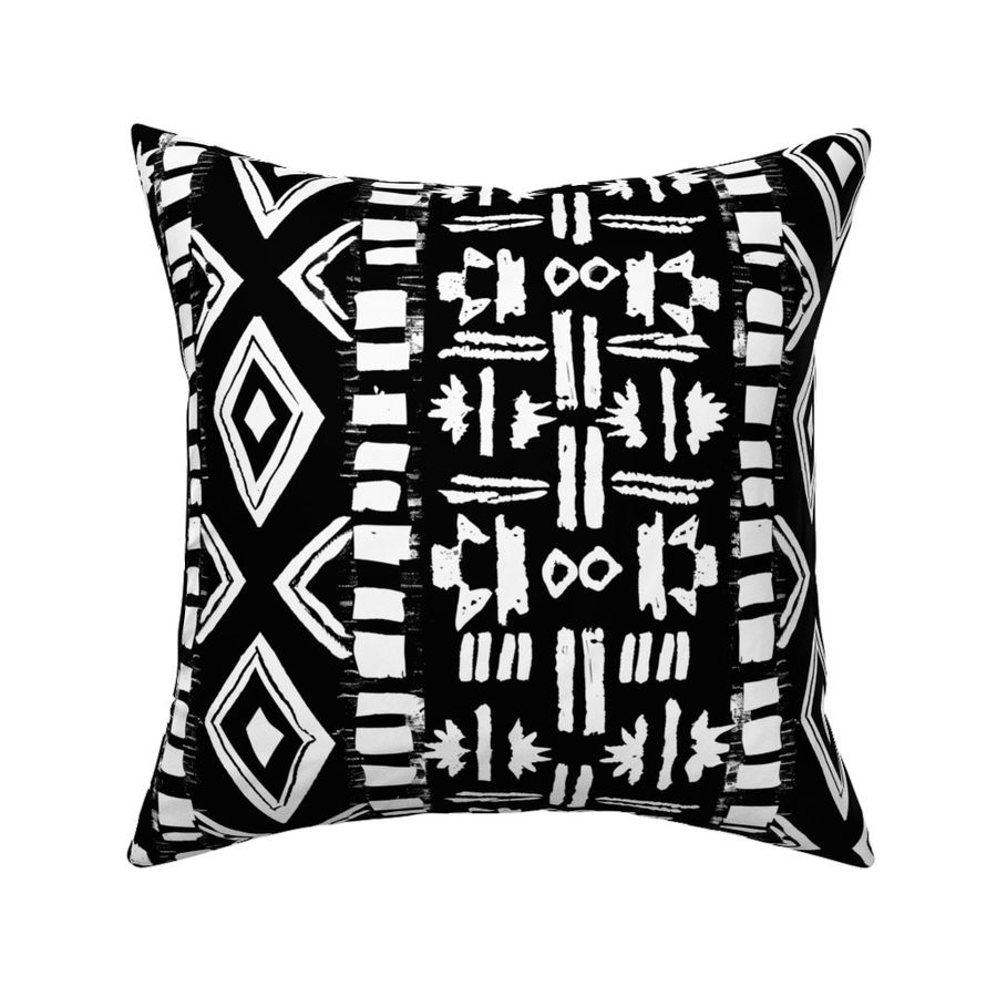  Black and White Geometric Mudcloth Pattern